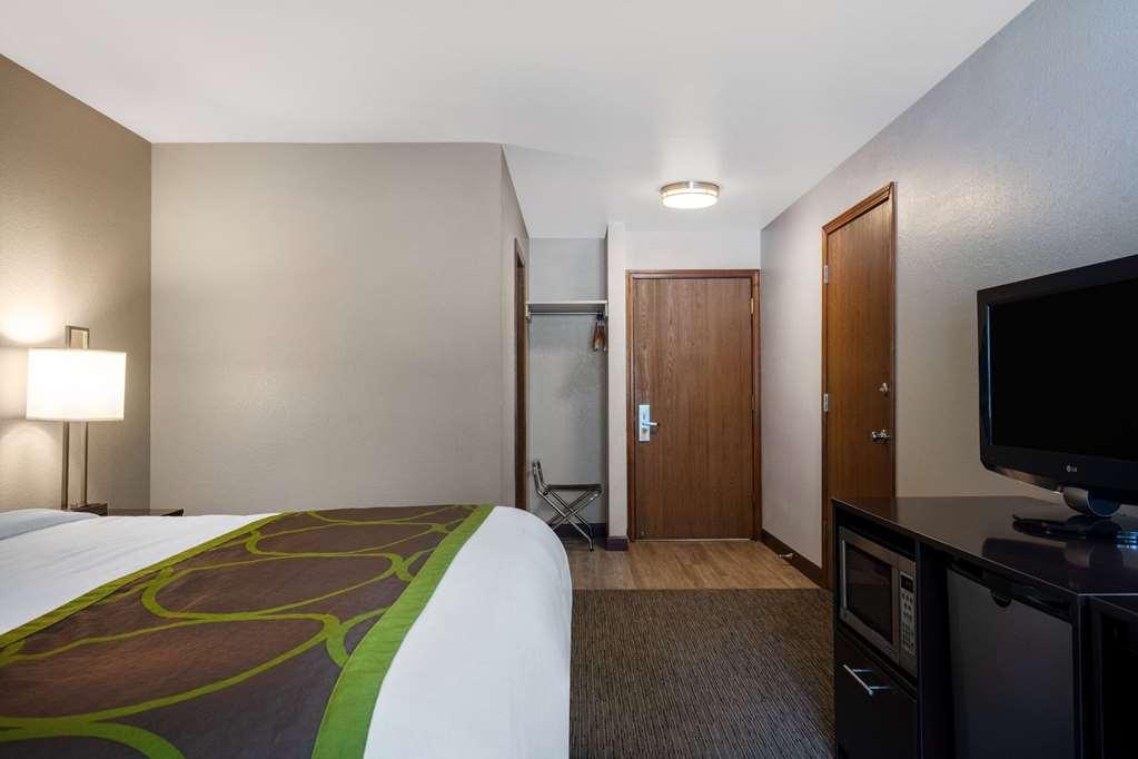 Hotel Super 8 By Wyndham St. Regis Zimmer foto