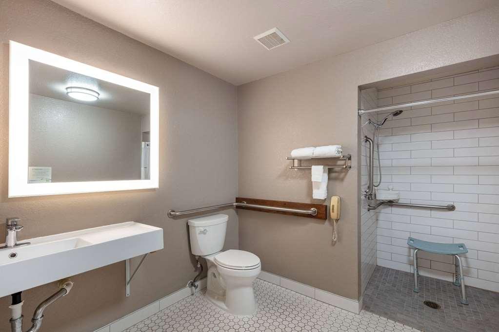 Hotel Super 8 By Wyndham St. Regis Zimmer foto